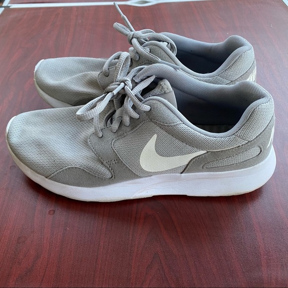 NIKE 654845-010 Womens Size  8 Kaishi Wolf Grey White Running Shoes Sneakers - Picture 2 of 5